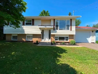 Beautiful 3 Bedroom, 1 Bath Upper Duplex in C'Town (near UPEI) Image# 10