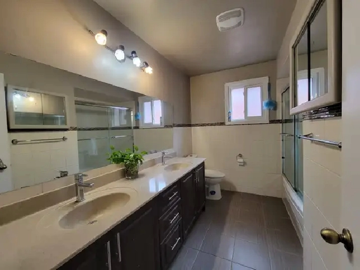 FURNISHED ROOM ON UPPER LEVEL (NO PARKING)