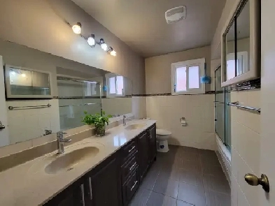 FURNISHED ROOM ON UPPER LEVEL (NO PARKING)