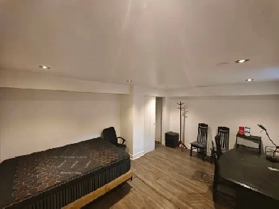 Large Private Furnished room near Royal York Subway Image# 1