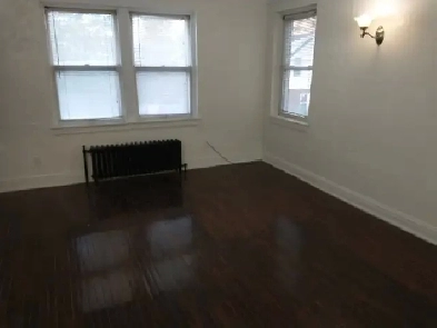 $1200 Jackson Park. Large 1 bedroom apt. Incl. Heat/Water. Image# 1
