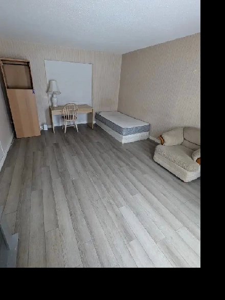 Big room at Carleton Square. all inclusive. ASAP Image# 1