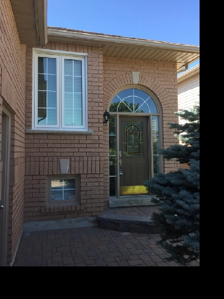 Renovated unit close to HWY 400! Image# 1