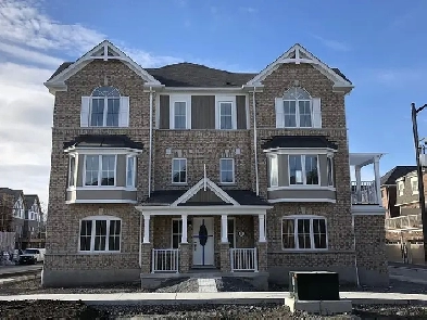 Stunning 4-Bed   4-Washroom High-End End-Unit Townhouse -Whitby Image# 1