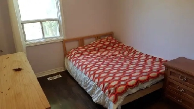 Room for rent-12 mins walking to UNFC-March 1st Image# 1