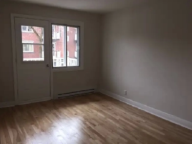 Très beau 4 ½ - 6925 Bloomfield Image# 1