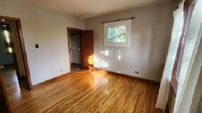 Two Bedrooms Main floor of House INNER CITY NW FOR RENT Image# 10