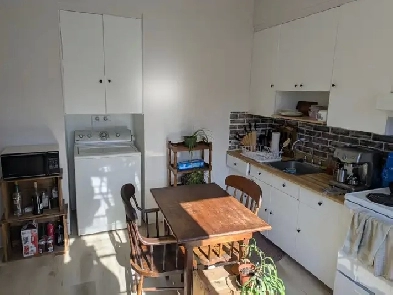 3 ½ ensoleillé au dernier étage (1er avril) Image# 1