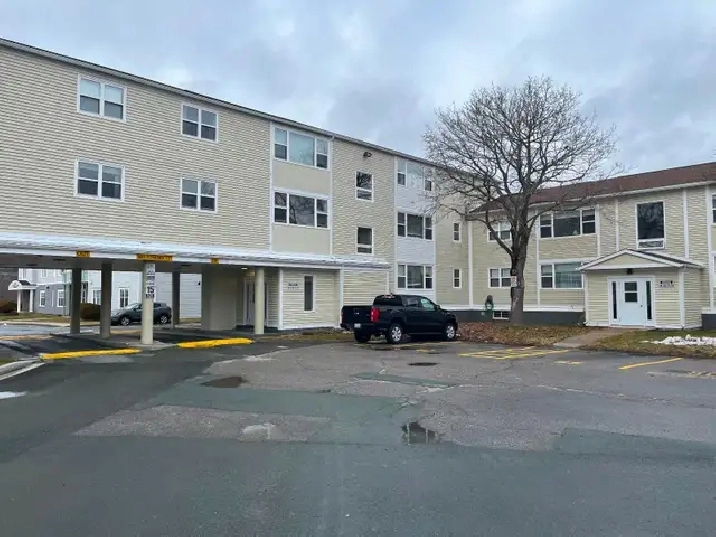 Steps to Churchill Square HEAT INCLUDED 2brm