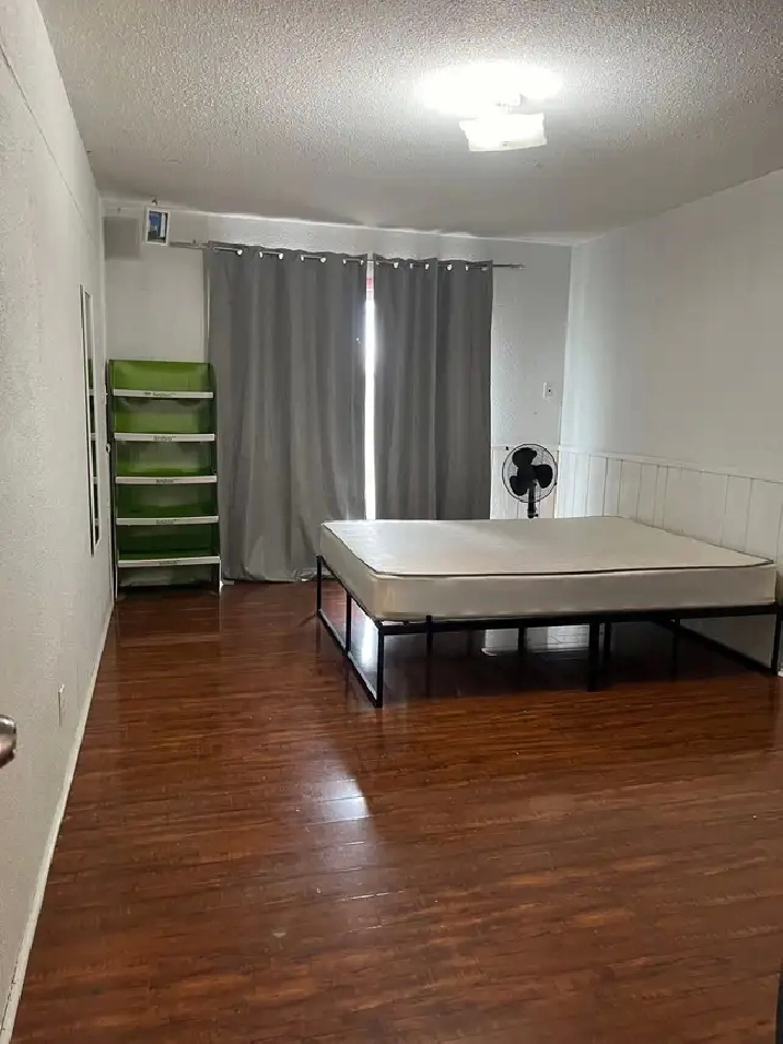 BEAUTIFUL ONE BEDROOM- MAIN LEVEL HOME- NETHERWOOD/ MORNING STAR