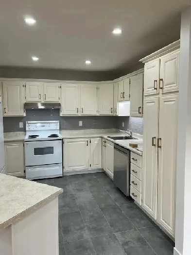 ✨ Condo entièrement meublé rénové | Garage intérieur Image# 1