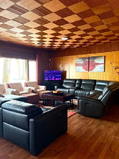 Furnished 4-Bedroom  Lakefront Residence sleeps up to 10 Image# 2