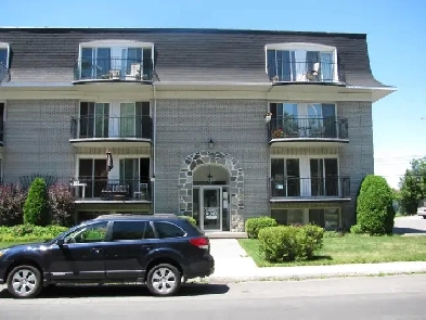 GRAND   4 ½   -  1er étage   -  1550$   - Juillet 2026 Image# 1