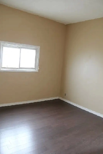 Updated Pet Friendly 1-Bedroom Apartment in Hamilton Image# 1