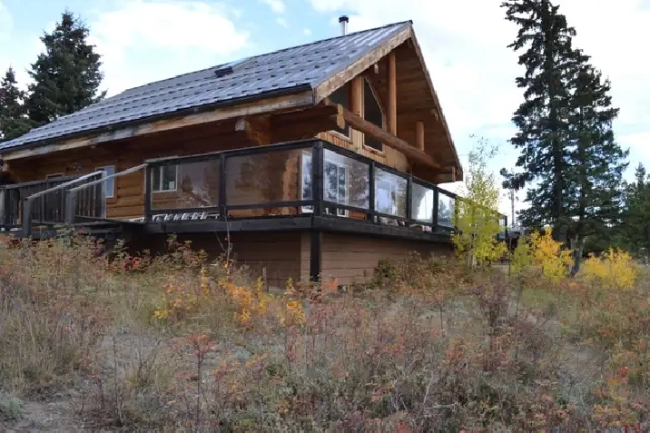 4.37-acre retreat on Alexis Lake,a hidden gem in the Chilcotin!