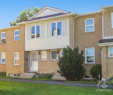 Centrepointe: 4 Bedrooms 1.5 Bathrooms Condo Image# 1