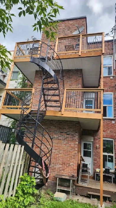 4.5 Libre immédiatement. Bas avec cour privé Image# 1