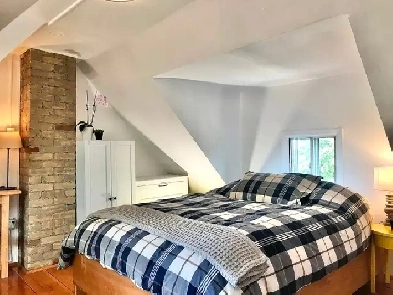 Bloor & Ossington - 2 Bed - Downtown Toronto Suite Image# 1