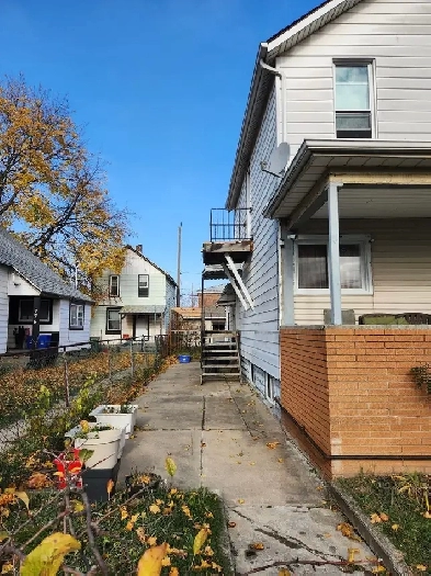 UPSTAIRS HOME FOR RENT Image# 1