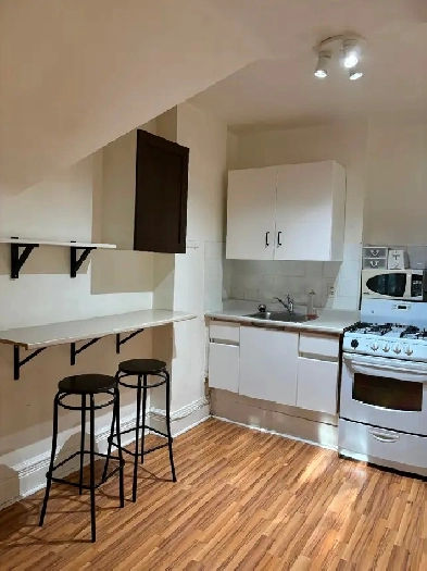 Core downtown Toronto, $1,550 per month, available March 1. Image# 1