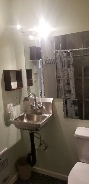 AGRÉABLE STUDIO  1 ½ une personne  IMMEUBLE TRANQUILLE Image# 1