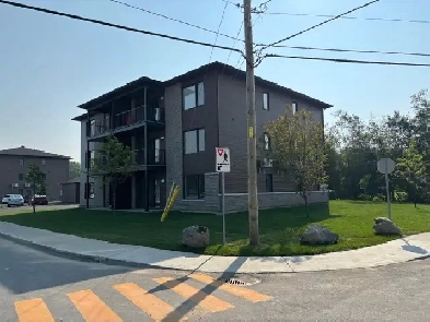 LOGEMENT A LOUER AVEC GARAGES 5 12 NEUF Appartement a louer