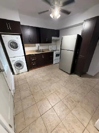 Lasalle:Beau 3 1/2, 1er étage, 4 électroménagers, libre Image# 1