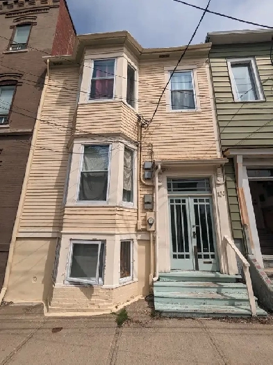 131 Duke St #4 - 3BR Uptown, Top Floor, New Renovation