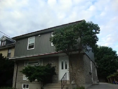 For rent - Markham 2BR Main Floor – Walk to GO – 2 Parking spots Image# 1