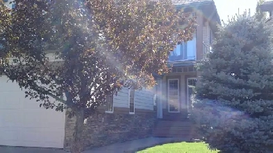 ️ Furnished Room with Mountain Views – Tuscany, NW Calgary Image# 1