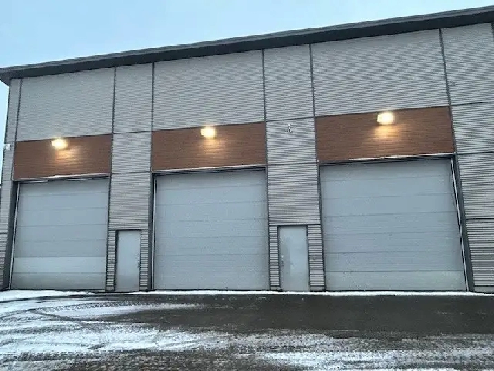 Local Commercial dans secteur Industriel à Louer à Gatineau