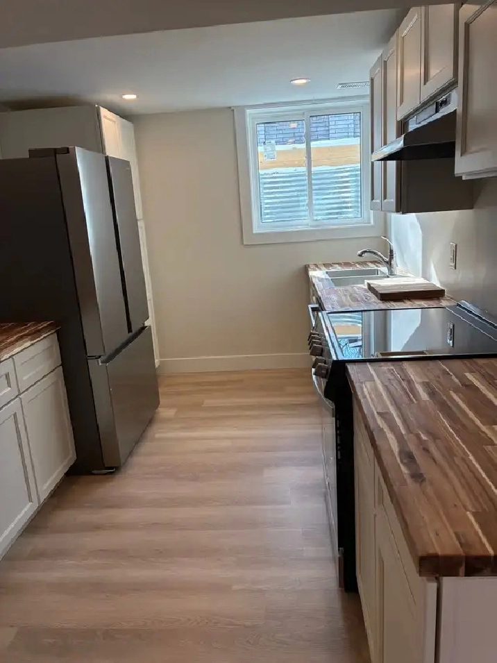 BRAND NEW 2 BDRM LUXURY APARTMENT  IN TWIN LAKES