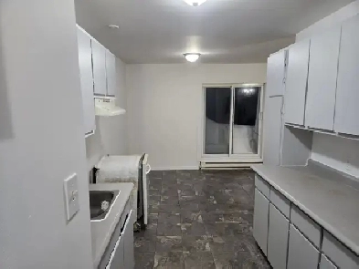 5 1/2 LIBRE IMMÉDIATEMENT À SAINTE-AGATHE-DES-MONTS