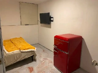 Laval Chambre à louer/ room for rent