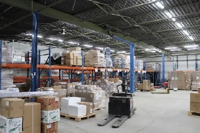 LOCAL À LOUER – ENTREPOSAGE & LIVRAISON Image# 3