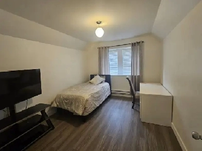 Big spacious private room with private washroom  for female