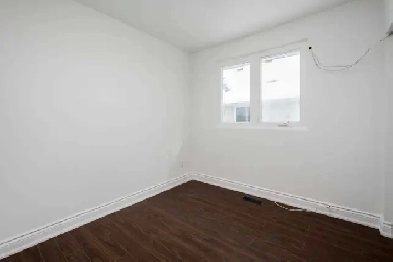 BRIGHT AND SPACIOUS ROOM FOR RENT - NEWMARKET YONGE AND DAVIS Image# 1