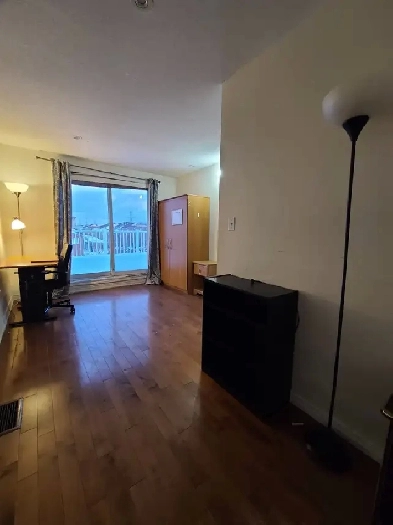 Room at York U,  Minutes Walk Finch west subway station.  Call p Image# 1