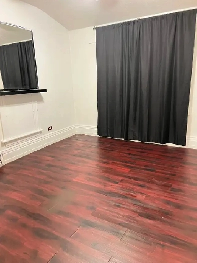 All utilities included/Walk to all amenities/ Forest Lawn 17ave Image# 1