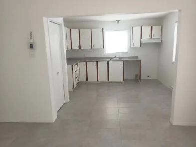 Appartement 4 1/2 a louer, prêt 1er avril,  impécable, 1er ou 2e