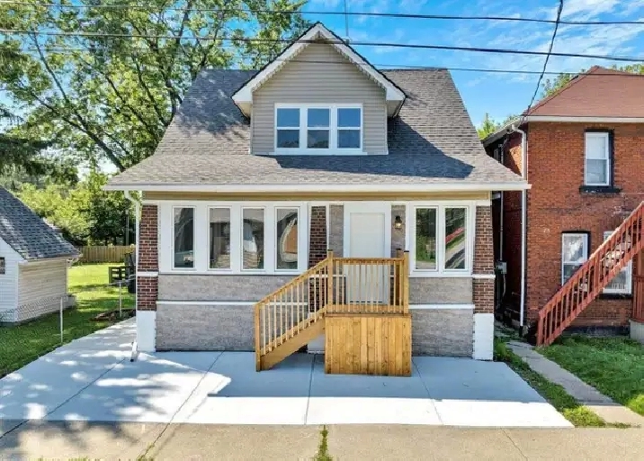 4 bed 2 bath - upper unit house