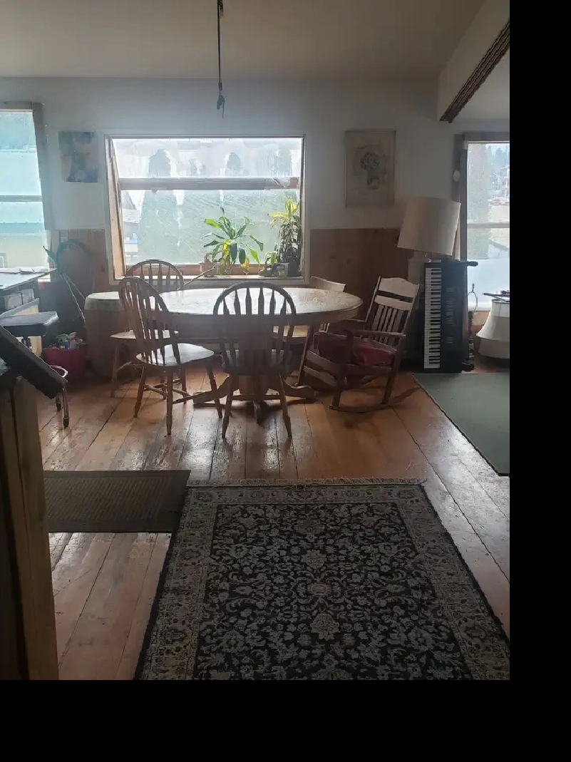 1 3bdrm Nelson home and also a 1 bdrm suite for rent