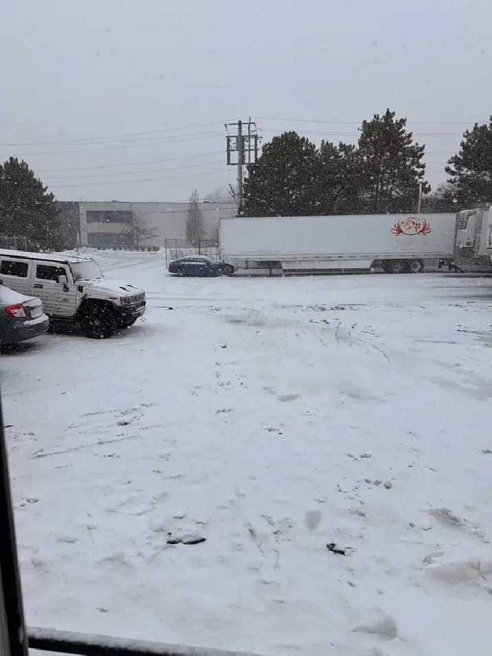 Truck parking Available at Pickering