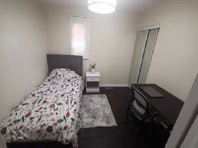 Private furnished room for rent - Kennedy station TTC/GO train Image# 1