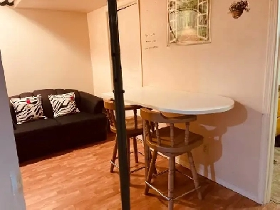 Edgemont NW upstairs/basement 2room 2bath incl utility EZtransit Image# 1