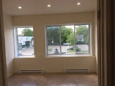 2 1/2 tout inclus- 1er mars - metro St Michel Image# 1