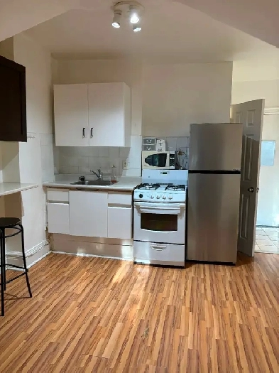 Core downtown Toronto, $1,550 per month, available March 1. Image# 1