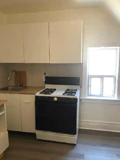 Core downtown Toronto, $1,075 per month, available March 1. Image# 1