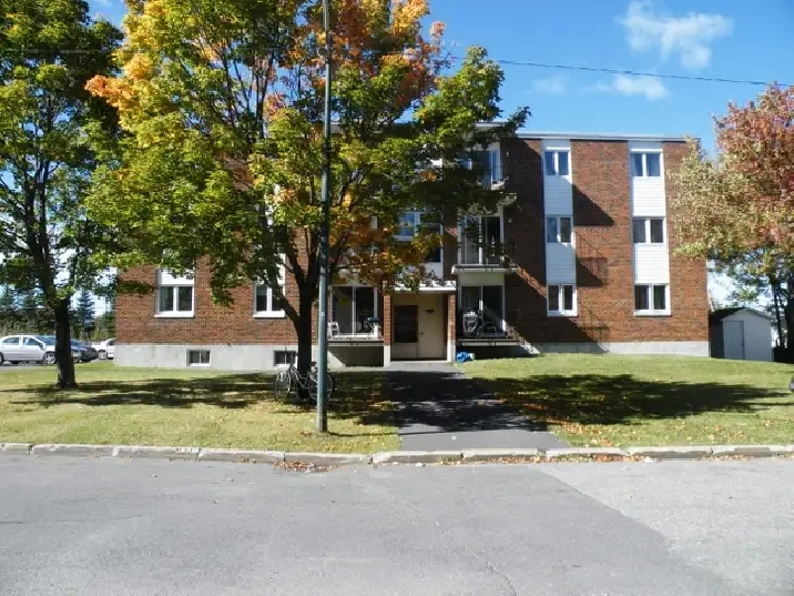 Charny, près de tout, 4½ disponible à partir 1er août 2026