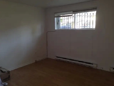 Ahuntsic beau 3 1/2 dans le bachelor d’un 4 plex Image# 1